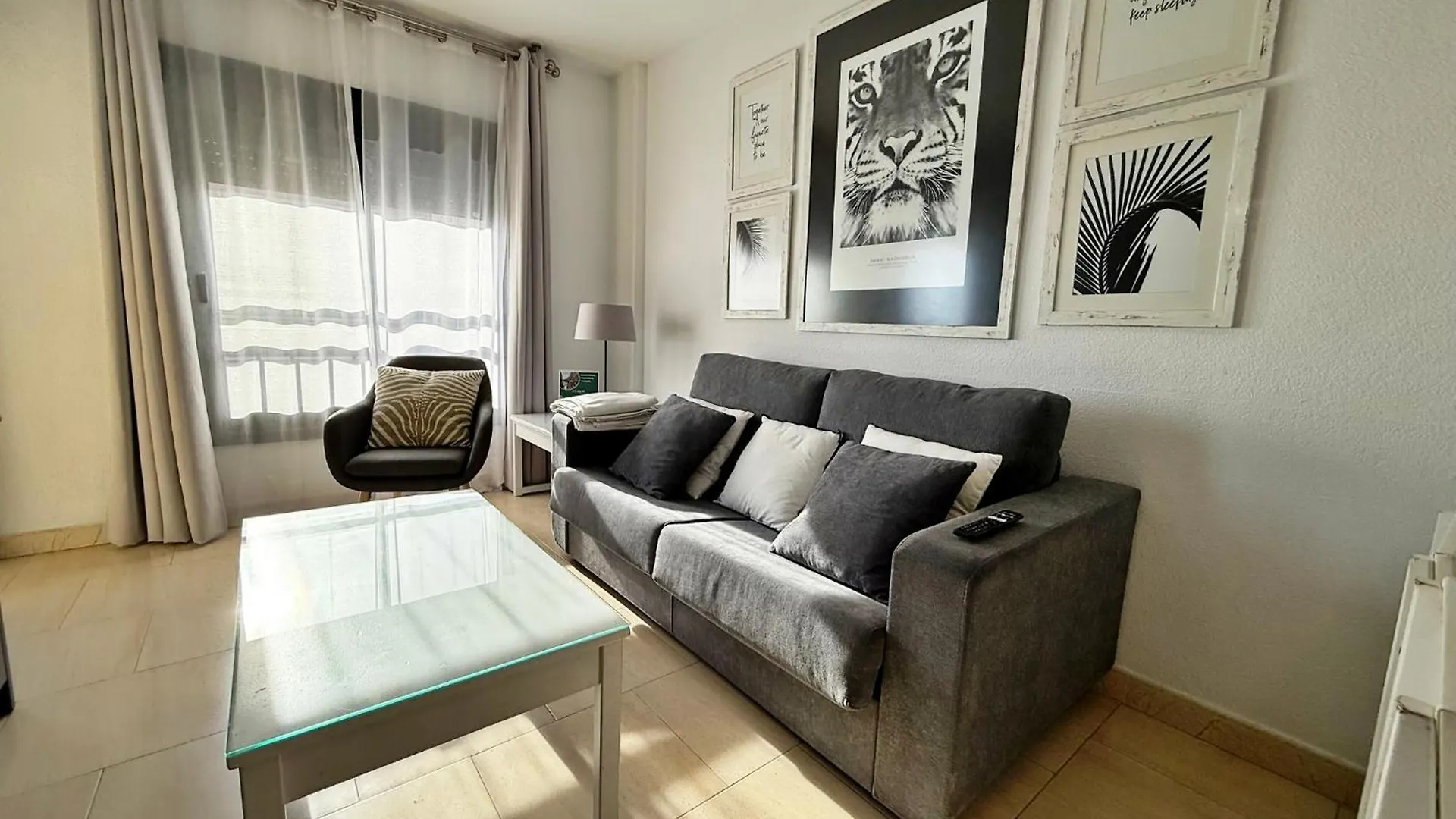 Apartamento En Primera Linea Con Vistas Al Mar Fuengirola Spain
